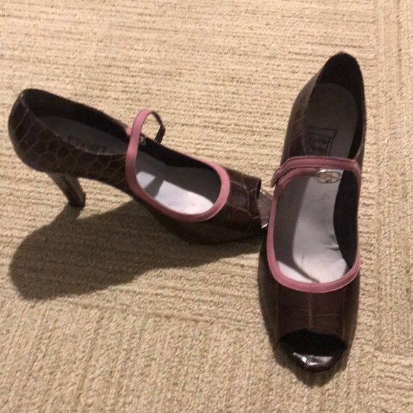 Shoes - Picture 1 of 1